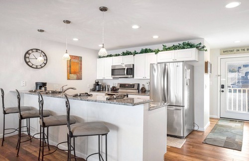 Osage Beach Condo | Bring swimsuits! Free10x30 boatslip! Beautiful Lake of the Ozarks