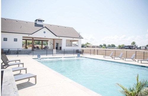 Kerens RV Rental | Bring your RV and camp by the majestic and peaceful Richland Creek Reservoir.