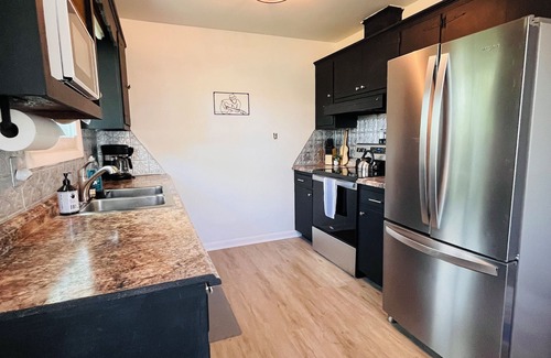 Bristol House | Bristol Bungalow steps away from Casino 🎰⚡️3 Beds and a Bar
