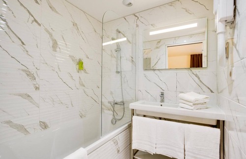Loches Hotel | Brit Hotel Confort Loches