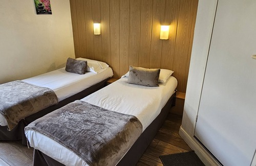 Lescar Hotel | Brit Hotel Essentiel Pau Lescar