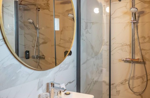 Sainte-Anne-d'Auray Hotel | Brit Hotel Kara Sainte-Anne-d'Auray