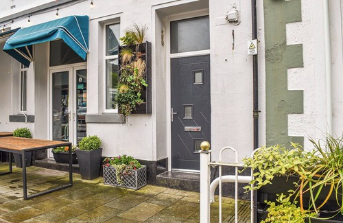 Rhiwbryfdir Cottage | Britannic Chambers Apartment