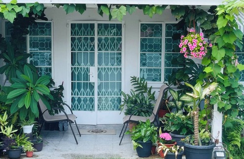 George Town Cottage | British Granny's Cottage in Georgetown n
