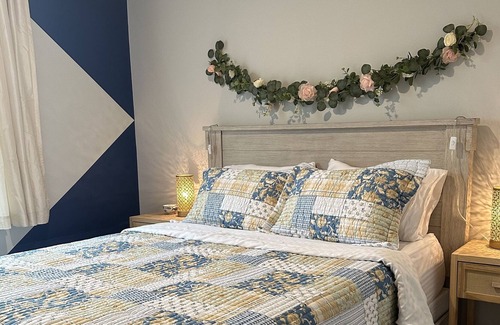 Salisbury House | British House Book Lovers Inn