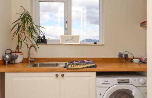 Borth-y-Gest House | Bro Gwylan