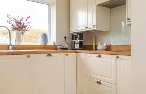 Borth-y-Gest House | Bro Gwylan