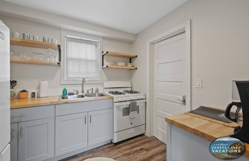 Lake Geneva Apartment | Broad St Earth Suite |Amazing Location in the Heart of Town |Parking Available |King & Queen Bedroom