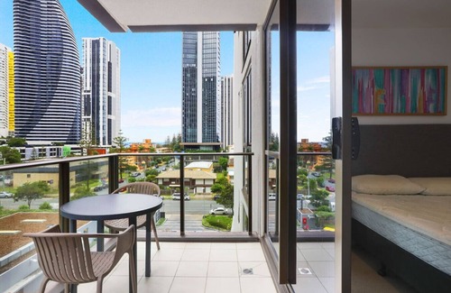 Broadbeach Waters Condo | Broadbeach Apartment - Central, WiFi & Secure Park
