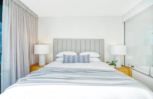 Broadbeach Apartment | Broadbeach Exclusive - Sky High Luxury at Oracle
