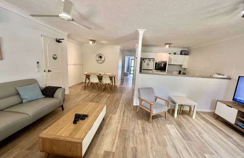 Broadbeach Apartment | Broadbeach Hub right in the heart of Broadbeach
