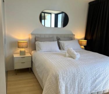 Broadbeach Apartment | Broadbeach Luxury Ocean View Apartment - Oracle Tower 1 - 1Bed 1Study 1Bath 1Car