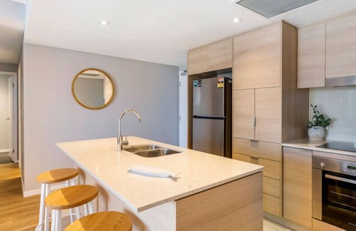 Broadbeach Apartment | Broadbeach Ocean View Apartment - Wifi & Parking