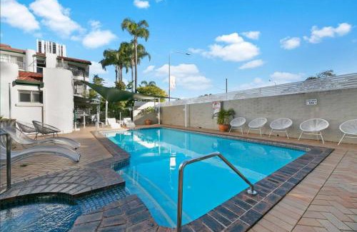 Broadbeach Apartment | Broadbeach, Stylish Apartment Close To everything
