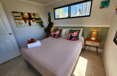 Broadbeach Apartment | Broadbeach, Stylish Apartment Close To everything
