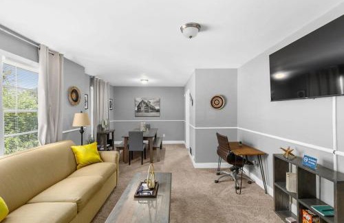 New Castle House | Broadmoor Bungalow - Unit A