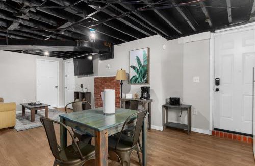 New Castle House | Broadmoor Bungalow - Unit B