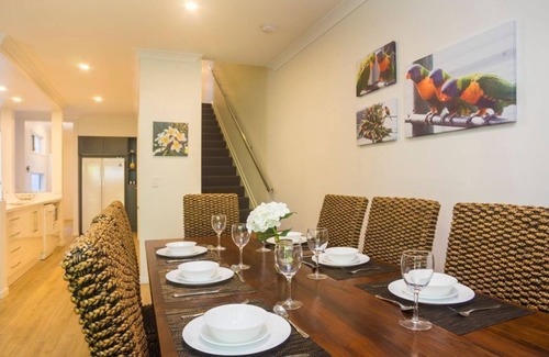 Paradise Point House | Broadwater Paradise - A short walk to the beach