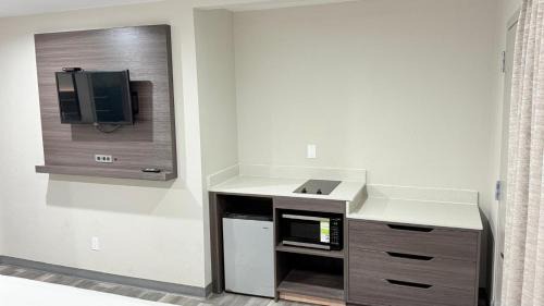 Lincoln Acres Hotel | Broadway Inn and Suites