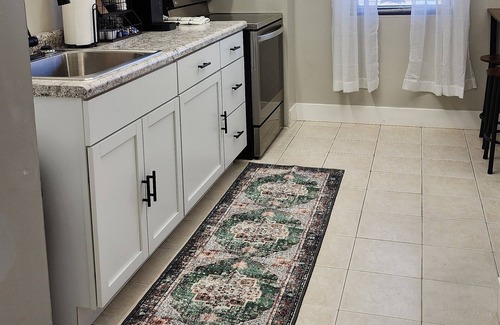 Quincy Apartment | Broadway Oasis Perfect 1 bedroom Wi-Fi W/D SmartTV