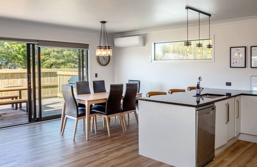 Martinborough House | Broadway On New York, Martinborough