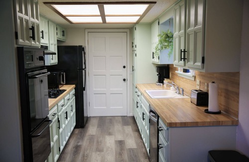 Broken Arrow House | Broken Arrow Home -Cozy Design, Family Friendly