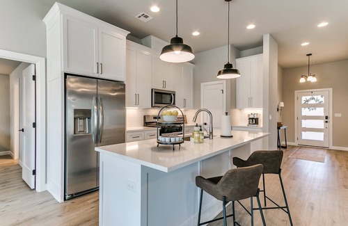 Broken Arrow House | Broken Arrow's Crown Jewel: Where Comfort Meets Luxury