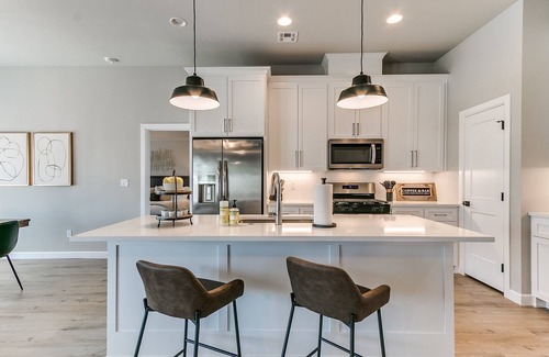 Broken Arrow House | Broken Arrow's Crown Jewel: Where Comfort Meets Luxury