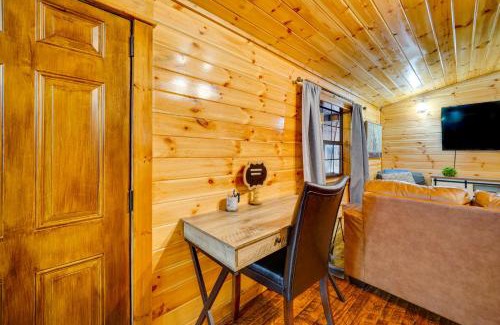 Broken Bow House | Broken Bow Abode with Hot Tub Less Than 7 Mi to Lake!