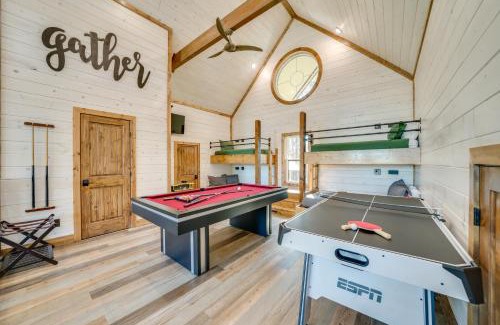 Broken Bow House | Broken Bow Cabin with Hot Tub, Pool Table and Fire Pit