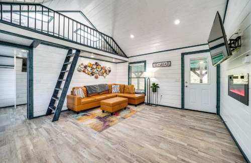 Broken Bow House | Broken Bow Cabin with Hot Tub, Fire Pit and Creek View