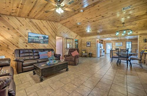 Broken Bow House | Broken Bow Getaway Hot Tub, Grill and Fire Pit