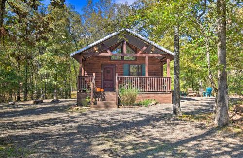 Broken Bow Apartment | Broken Bow Hideaway with Hot Tub and Fire Pit!