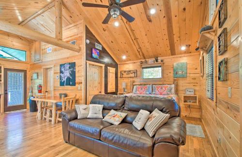 Broken Bow Apartment | Broken Bow Hideaway with Hot Tub and Fire Pit!