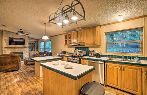 Broken Bow House | Broken Bow Oasis Hot Tub, Fire Pit and Patio