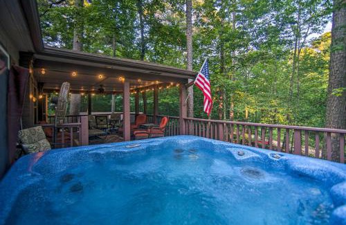 Broken Bow House | Broken Bow Oasis Hot Tub, Fire Pit and Patio