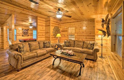Broken Bow House | Broken Bow Oasis Hot Tub, Fire Pit and Patio