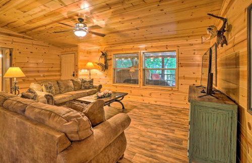 Broken Bow House | Broken Bow Oasis Hot Tub, Fire Pit and Patio