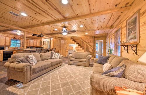 Broken Bow House | Broken Bow Retreat on 2 Acres with Hot Tub and Deck!