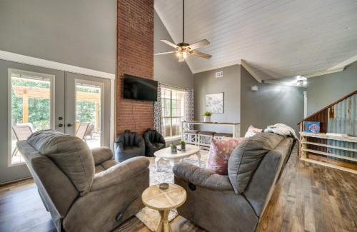 Broken Bow House | Broken Bow Vacation Rental with Pool and Hot Tub!