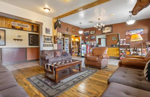 Torrey Hotel | Broken Spur Inn & Steakhouse