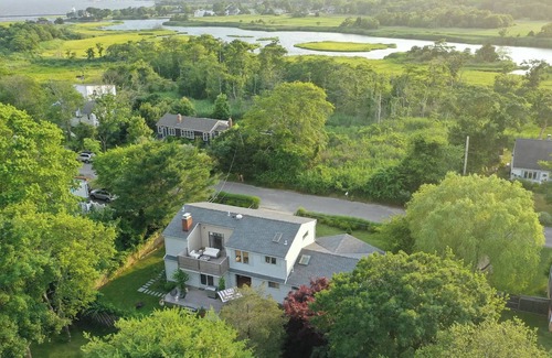 Brookhaven House | Brookhaven retreat! Family sized, close to waterfront and the perfect escape.