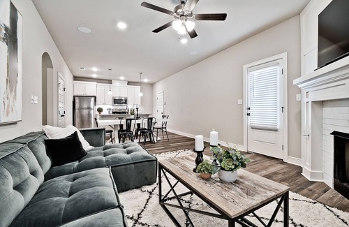 Fayetteville House | Brooklands Hideaway | Charming Historically-Inspired Cottage