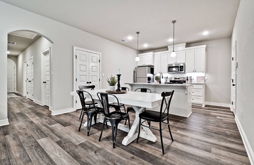 Fayetteville House | Brooklands Hideaway | Charming Historically-Inspired Cottage