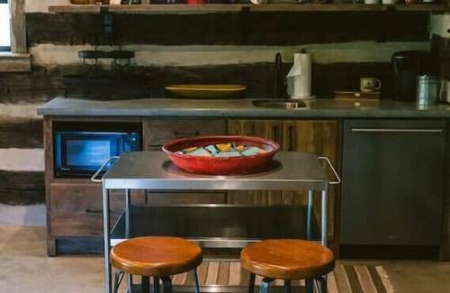 Round Top Cabin | Brooks Cabin @ The Lone Star Farm