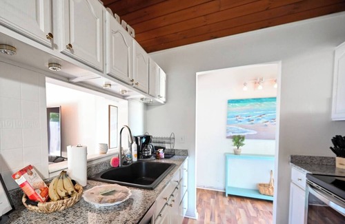 Lincoln House | Brookside Bungalow - A cheerful home near downtown