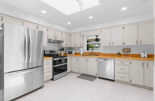 Brooksville House | Brooksville Oasis! 3 Bedroom, Heated Pool Home