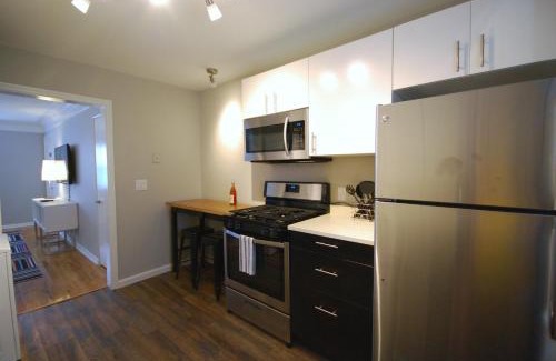 Brookwood Hotel | Brookwood Courtyard by BCA Furnished Apartments BCC1B 09 I