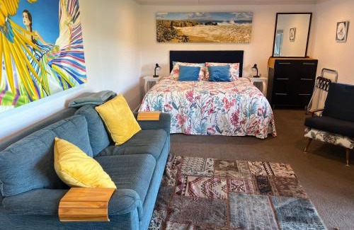 Whitianga Bed & Breakfast | Brophys Beach Studio