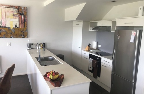 Murrays Bay House | Browns Bay Retreat with Pool Spa Gym and Sauna